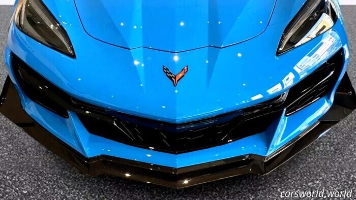 A Thief Attempted to Drive a Corvette Z06 Through a Window and Became Stuck Halfway | Carscoops